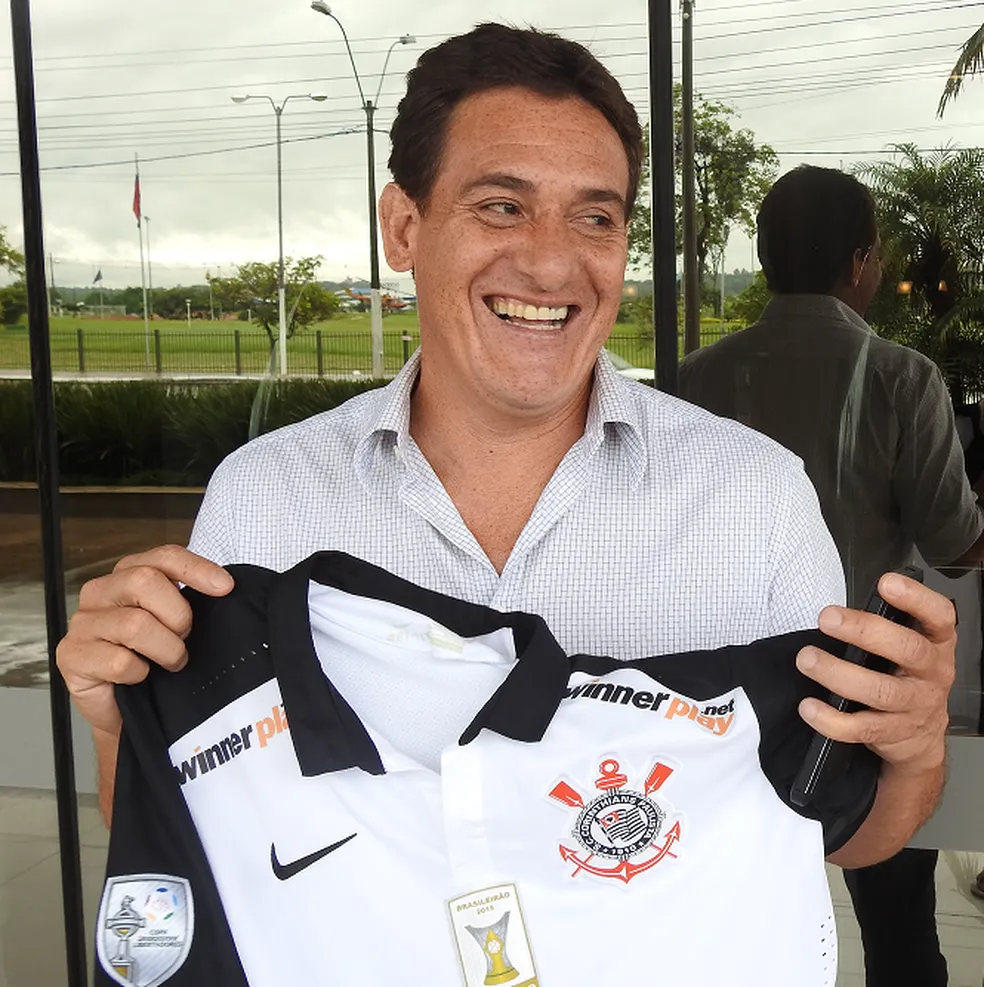 sem_titulo Gamarra: O xerife que conquistou a Fiel.