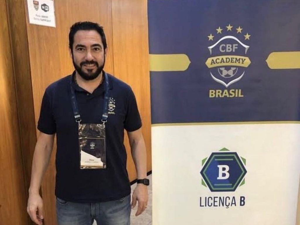 chicao-ex-zagueiro-do-corinthians-em-curso-na-cbf-1701124355827_v2_4x3-1024x768 Chicão: o xerife corinthiano